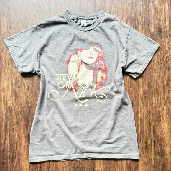 Stevie Nicks 2023 Tour Graphic Tee Gray Gildan Size S - Picture 1 of 5